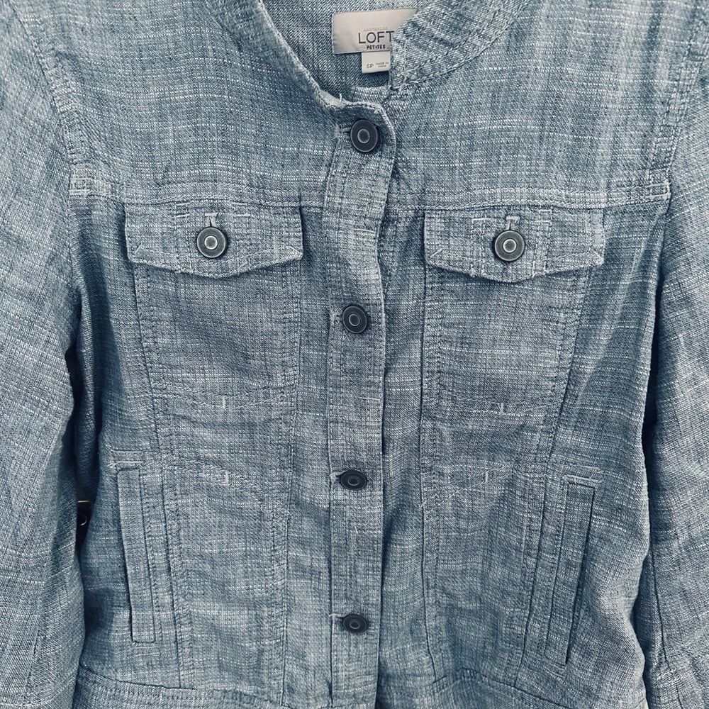 Cute cropped Loft jacket. Perfect over a casual summer dress. Looks like linen
